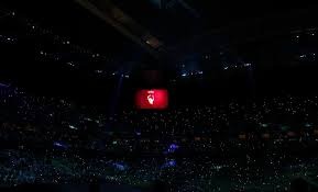 十三水实战：解析“三花聚顶”牌型的进攻性与稳定性平衡。（十三水实操：深度解读“三花聚顶”在进攻与稳定之间的取舍）